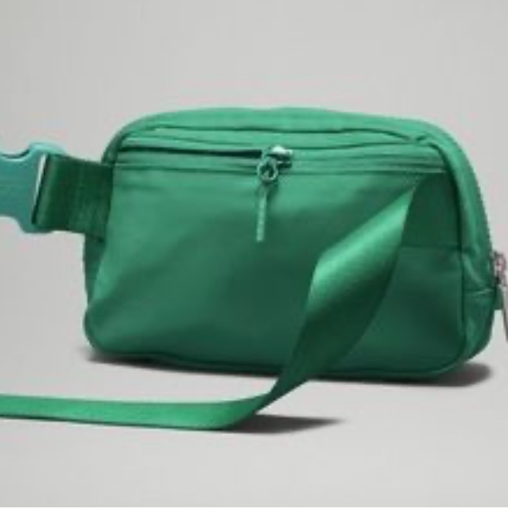 NWT lululemon everywhere belt bag